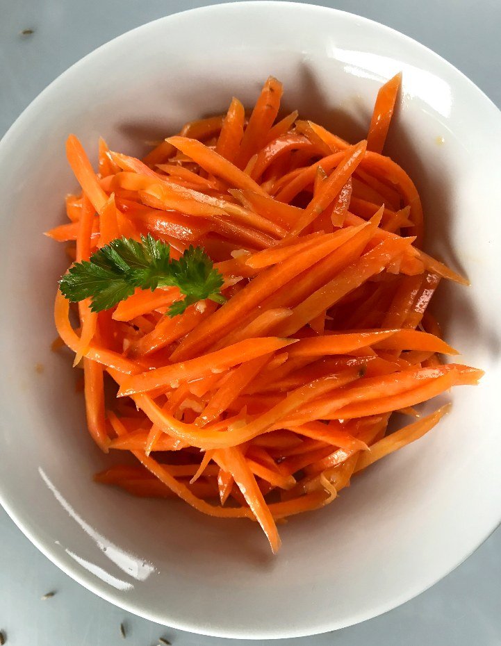 Spiced carrot salad in bowl