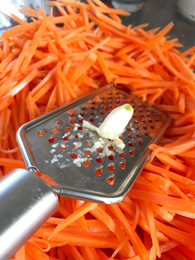 PLASTIC GRATER KOREAN CARROT RUSSIAN MOLD KOREAN SALAD + RECIPE IN ENGLISH