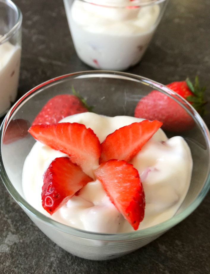 Awesome German Quark Dessert with Strawberries