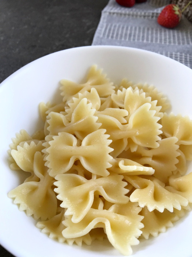 Cooked Farfalle in a bowl