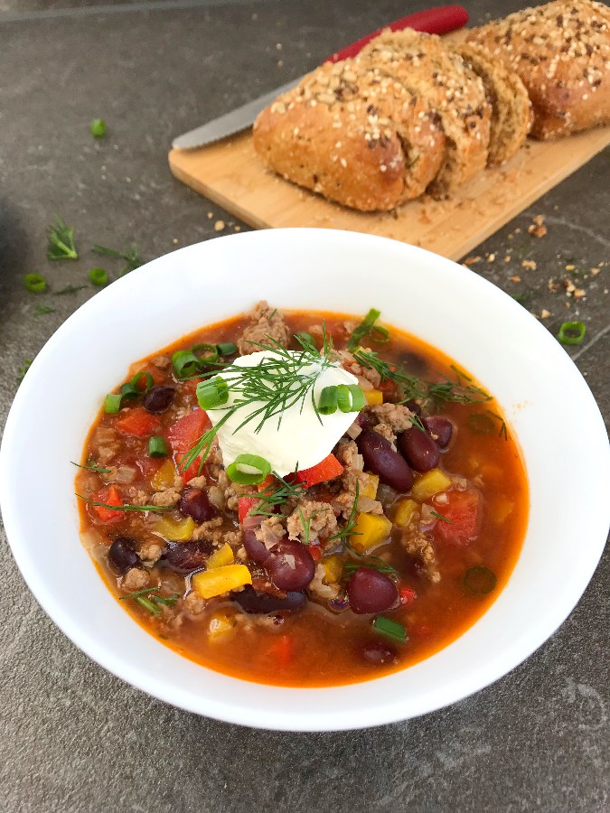 Chili con Carne Recipe served with baguette