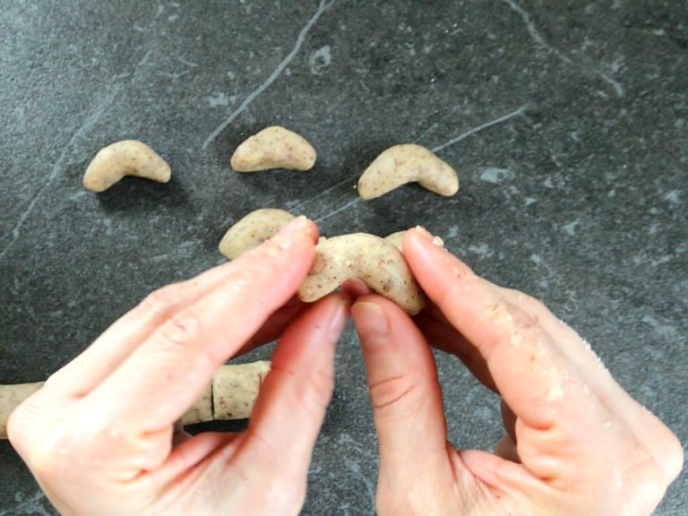 German Vanilla Crescent Cookies Recipe Vanillekipferl VIDEO german-vanilla-crescent-cookies-recipe-vanillekipferl-video