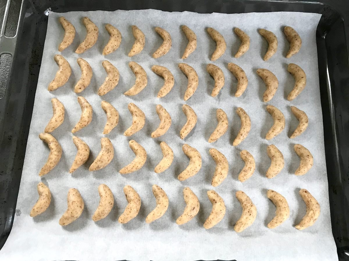 German Vanilla Crescent Cookies Recipe Vanillekipferl VIDEO german-vanilla-crescent-cookies-recipe-vanillekipferl-video