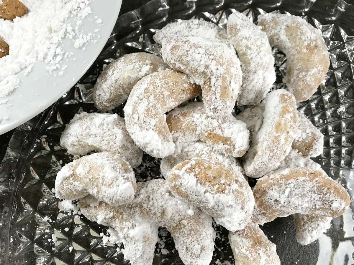 German Vanilla Crescent Cookies Recipe Vanillekipferl VIDEO german-vanilla-crescent-cookies-recipe-vanillekipferl-video