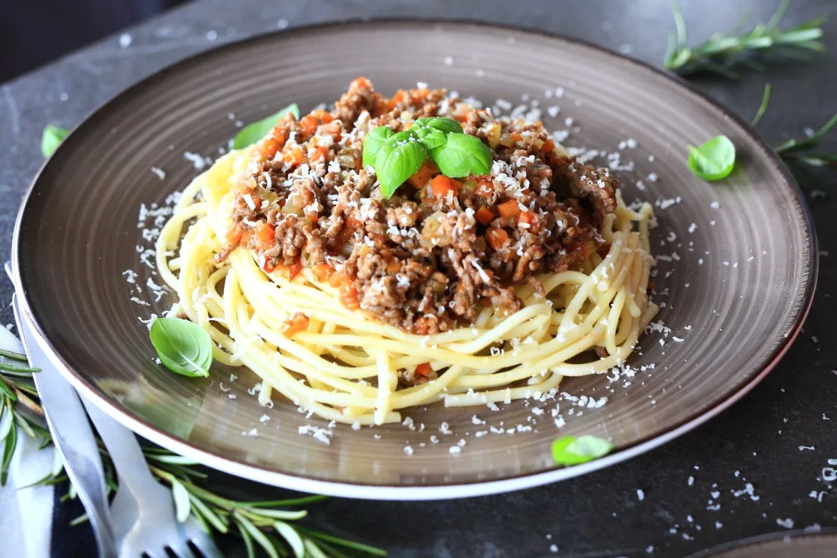 Spaghettoni with Ground Beef Sauce