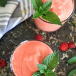 Smoothie mit Mango served in a glass